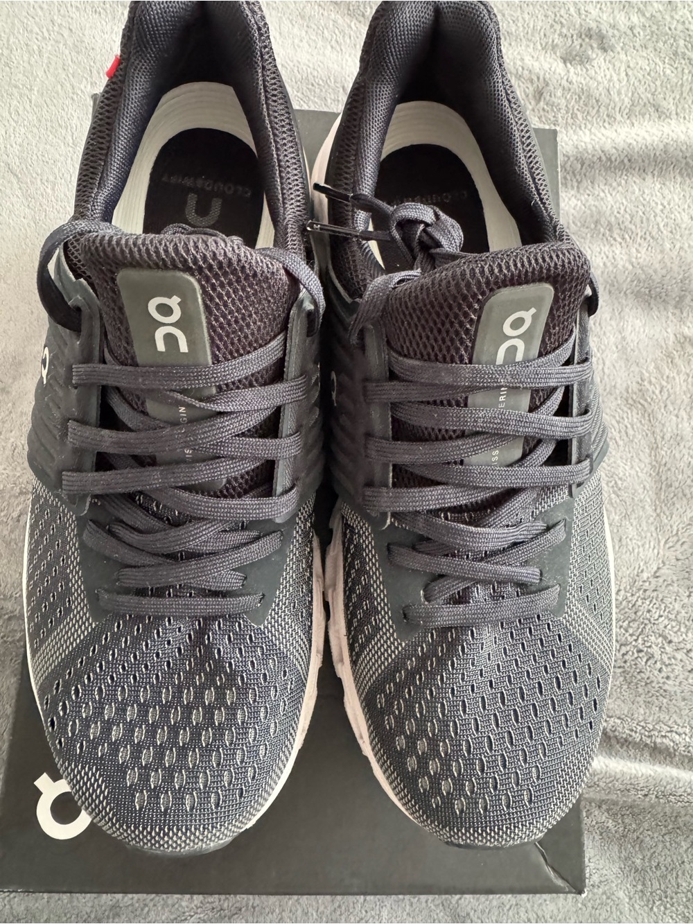 On Running cloudswift Athletic Shoes in Black and White